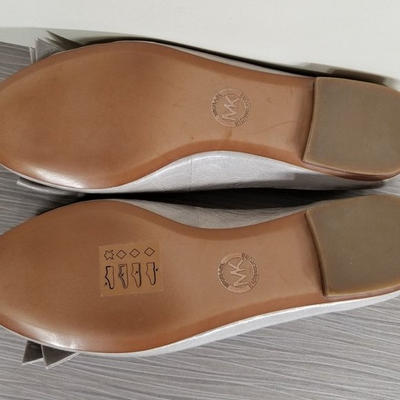 Michael Kors Willa Ballet Flat, Gray Wrinkled Leather, Womens Size 5.5 / 35.5 - Picture 9 of 10
